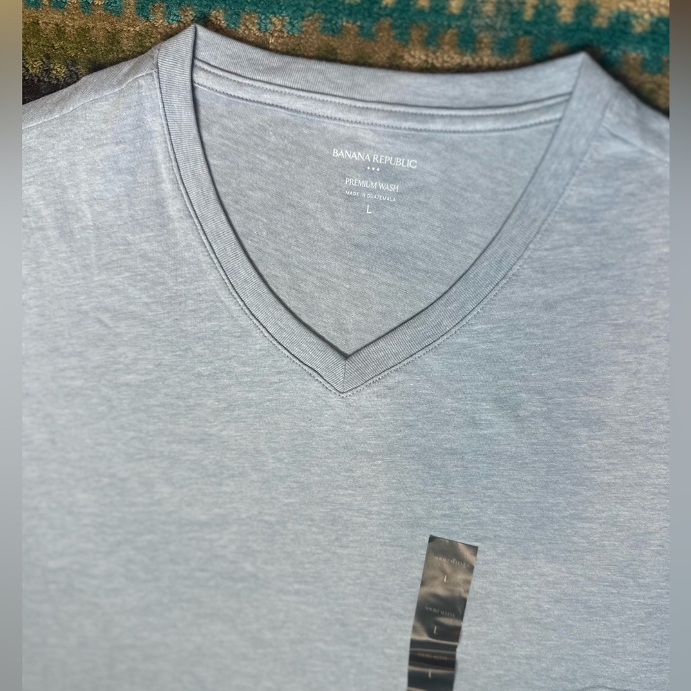 Banana Republic Mens Premium Wash Blue T Shirt V-Neck Short Sleeve NWT $30 - Picture 7 of 11